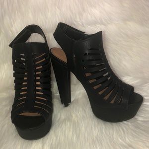 Black strappy velcro heels US: 7.5